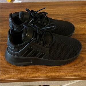 Boys Adidas Triple Black Mesh Sneakers size 12